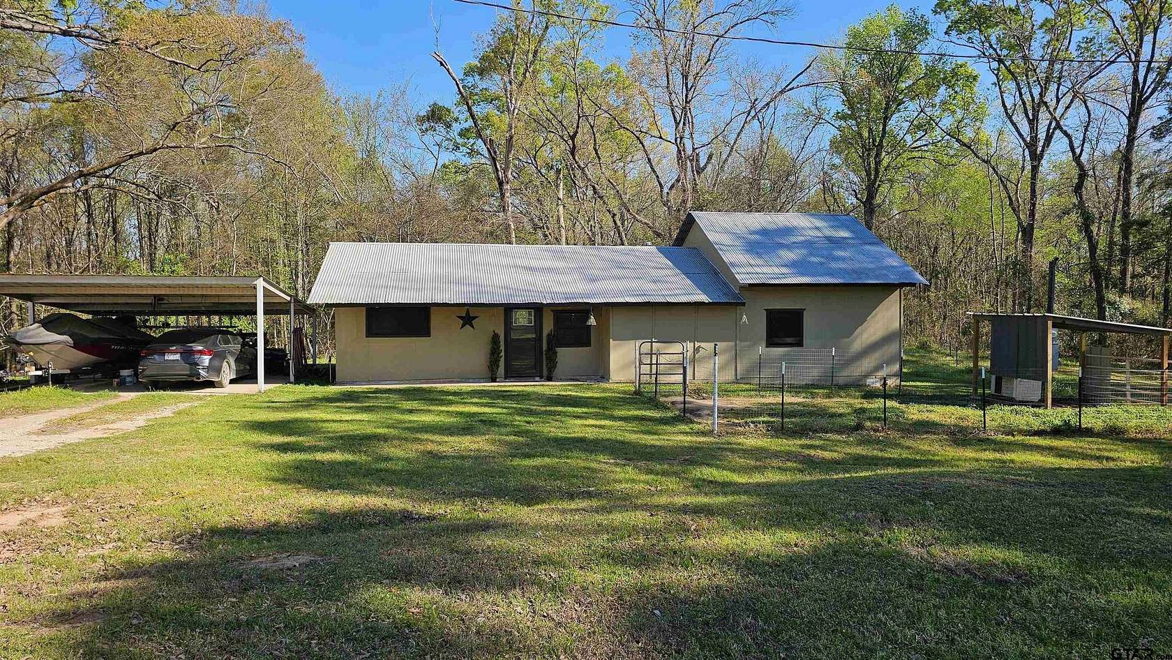 16.8 Acres of Land with Home for Sale in Mount Pleasant, Texas