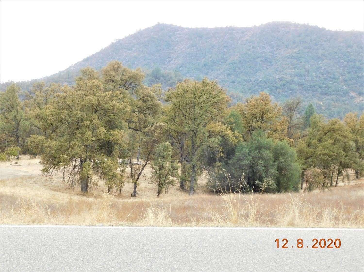 13.7 Acres of Land for Sale in Tollhouse, California