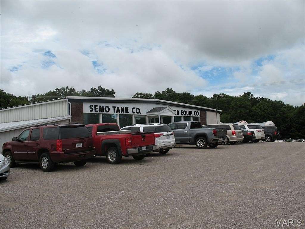 18 Acres of Improved Commercial Land for Sale in Perryville, Missouri
