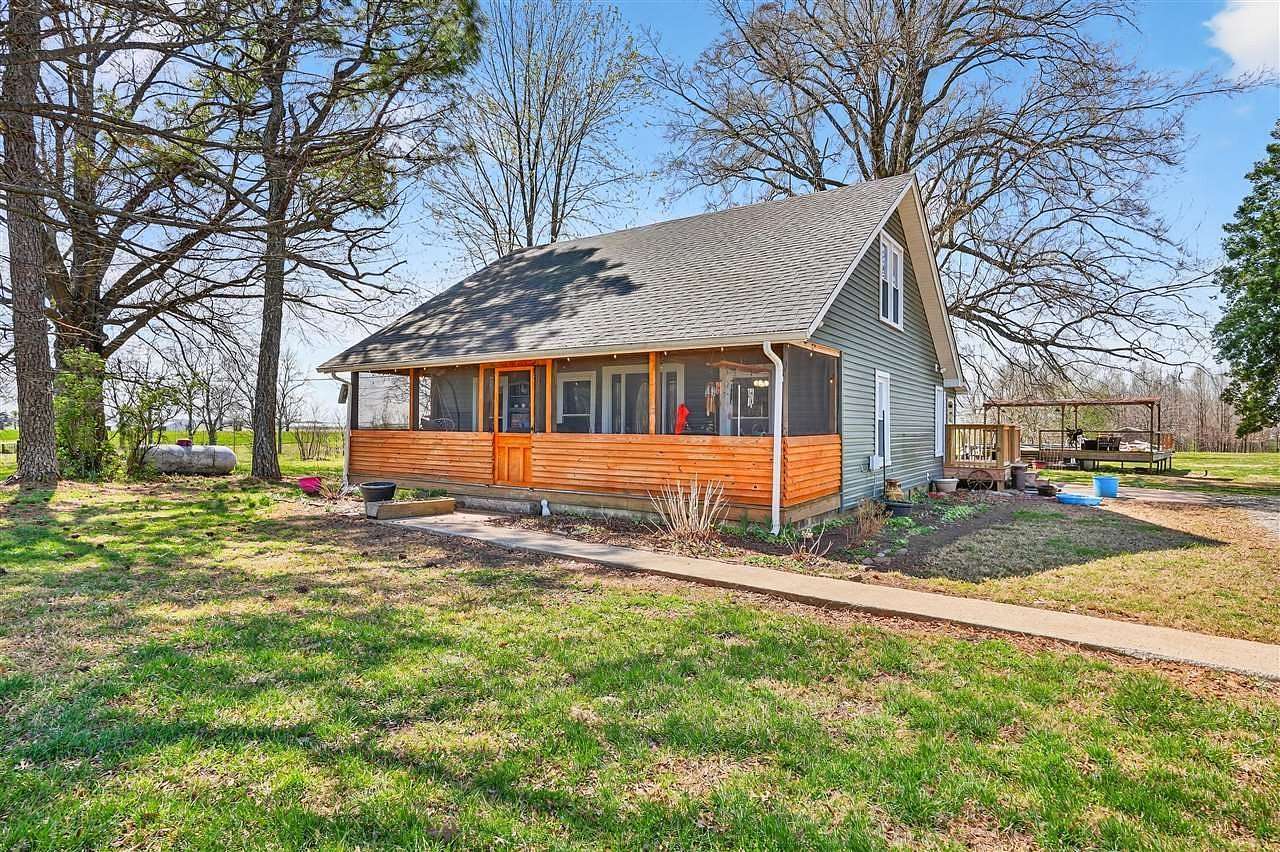 9 Acres of Land with Home for Sale in Franklin, Kentucky