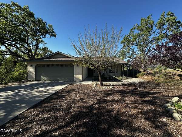 2.36 Acres of Land with Home for Sale in Tehachapi, California