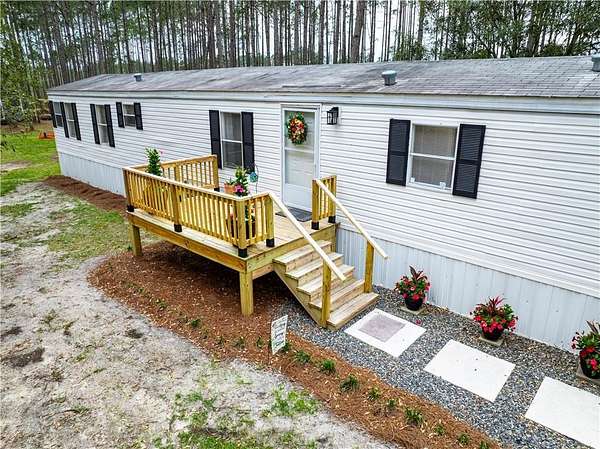 4.64 Acres of Land with Home for Sale in Nahunta, Georgia