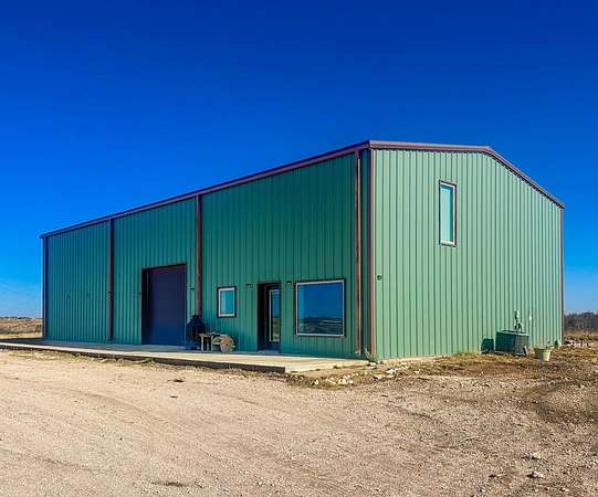 15 Acres of Land with Home for Sale in Seminole, Texas