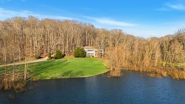 480 Acres of Recreational Land with Home for Sale in Williamsport, Tennessee