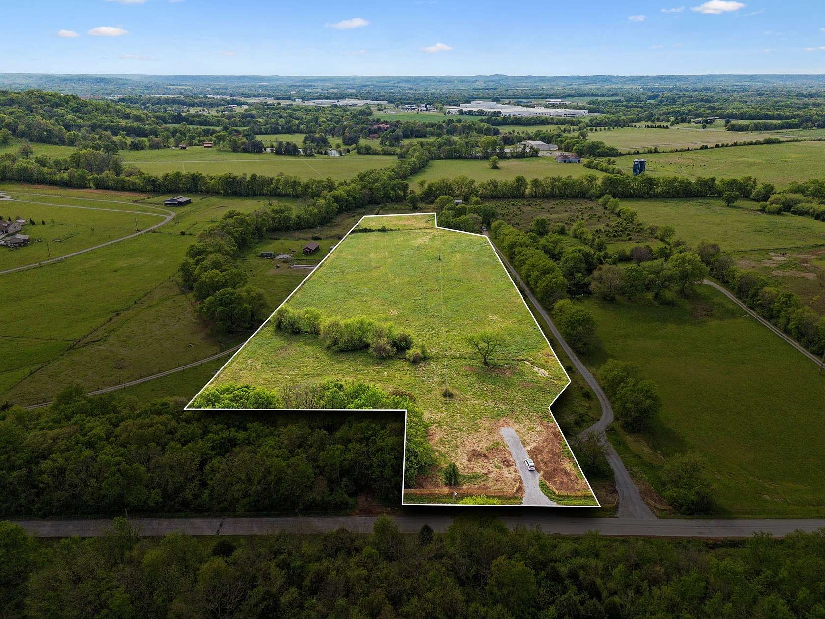 8 Acres of Land for Sale in Columbia, Tennessee