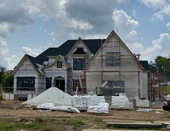 1.59 Acres of Land with Home for Sale in Brentwood, Tennessee