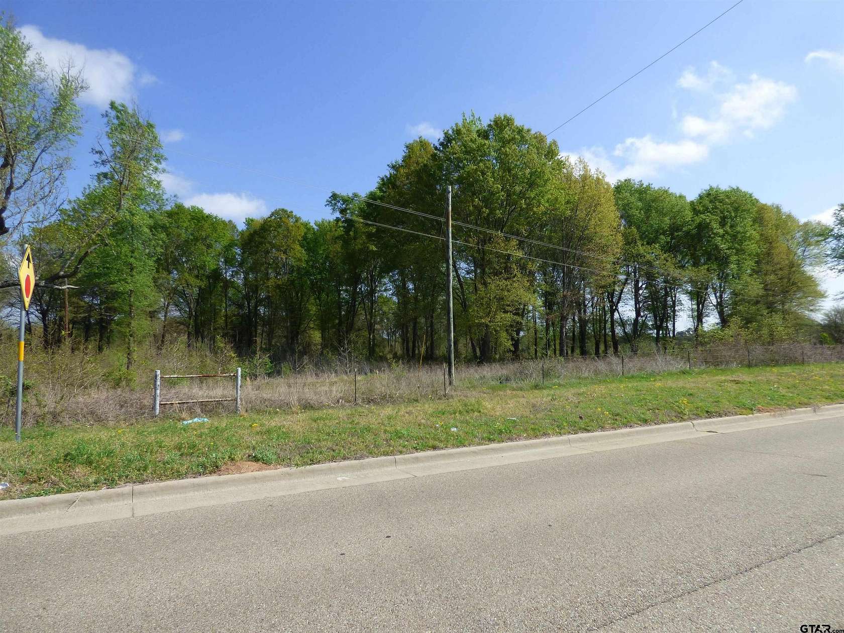 10 Acres of Land for Sale in Mount Pleasant, Texas