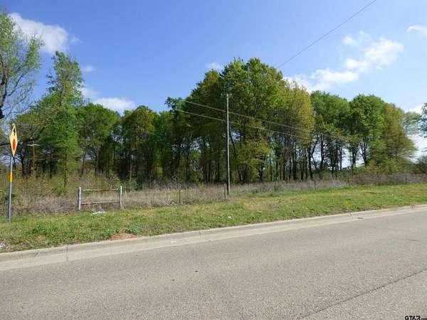 10 Acres of Land for Sale in Mount Pleasant, Texas