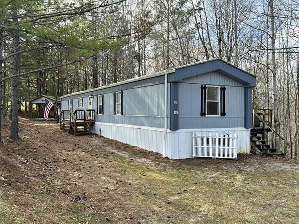 1.5 Acres of Land with Home for Sale in Monticello, Kentucky