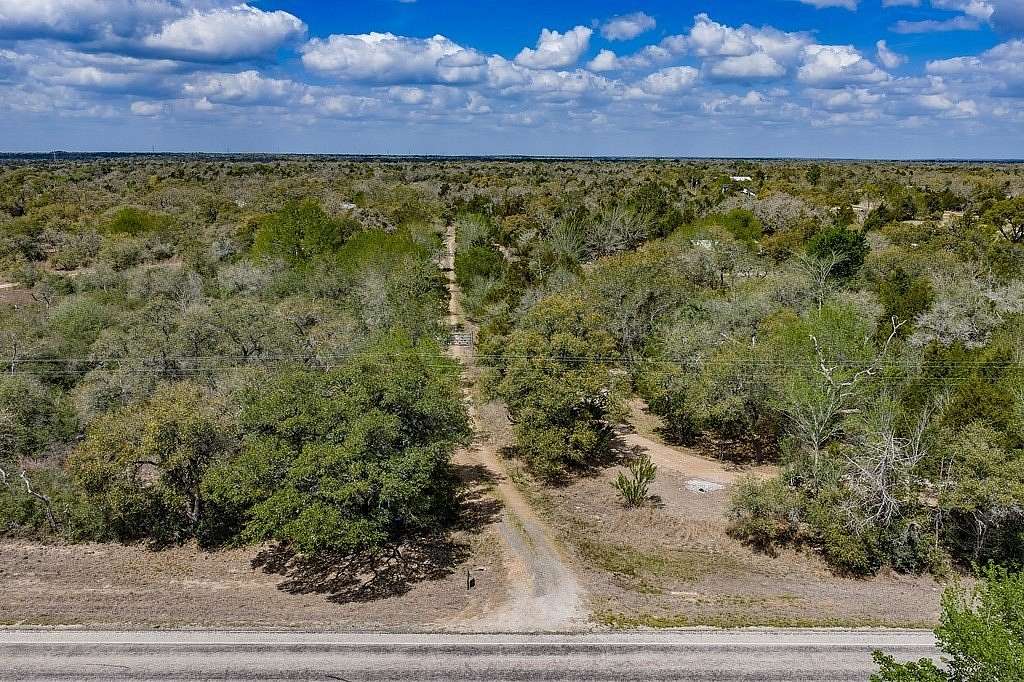 6 Acres of Land for Sale in Fayetteville, Texas