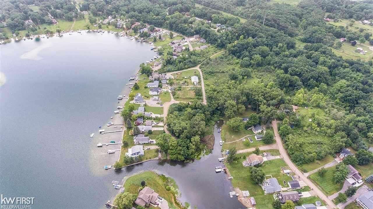 0.5 Acres of Residential Land for Sale in Fenton, Michigan