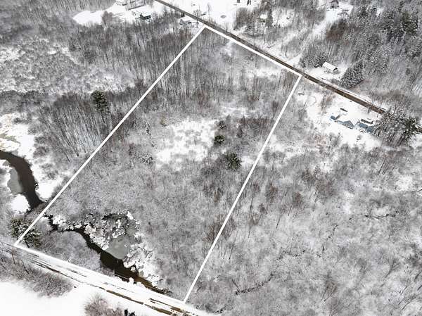 5.47 Acres of Residential Land for Sale in Newburgh Town, Maine