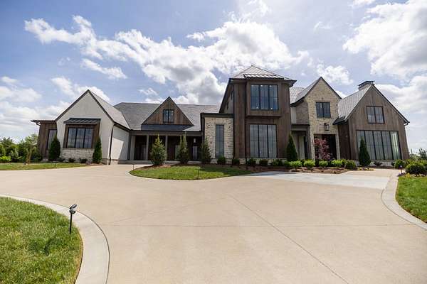 2 Acres of Land with Home for Sale in Franklin, Tennessee