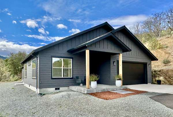 5 Acres of Land with Home for Sale in Ashland, Oregon