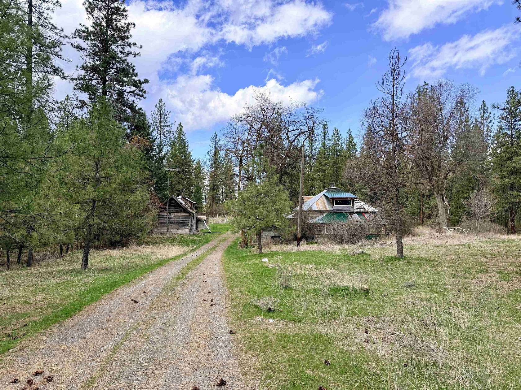 1.6 Acres of Land with Home for Sale in Fruitland, Washington