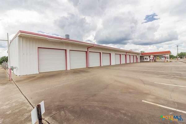 1.52 Acres of Improved Commercial Land for Sale in Victoria, Texas