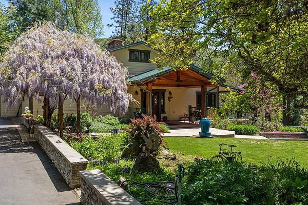 2.8 Acres of Land with Home for Sale in Gold Hill, Oregon