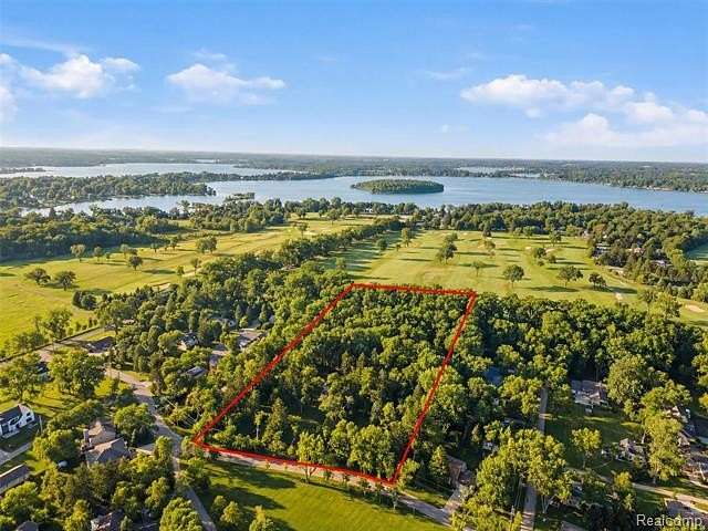 4.75 Acres of Residential Land for Sale in Orchard Lake, Michigan