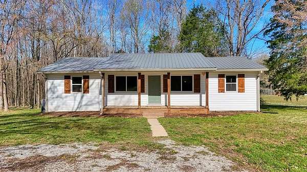 1.5 Acres of Land with Home for Sale in Mansfield, Tennessee