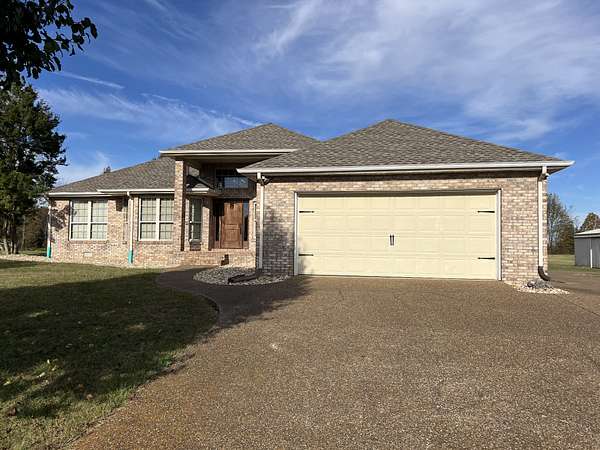 7.48 Acres of Land with Home for Sale in Lafayette, Tennessee