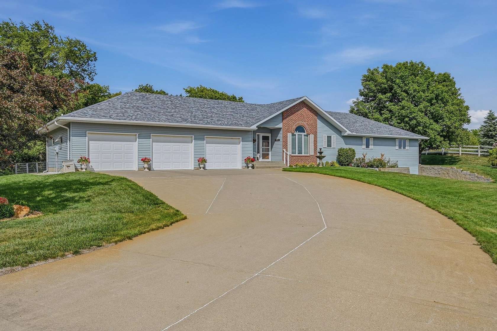 8.48 Acres of Land with Home for Sale in Sioux City, Iowa