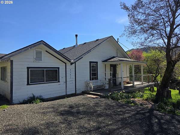 2 Acres of Land with Home for Sale in Roseburg, Oregon
