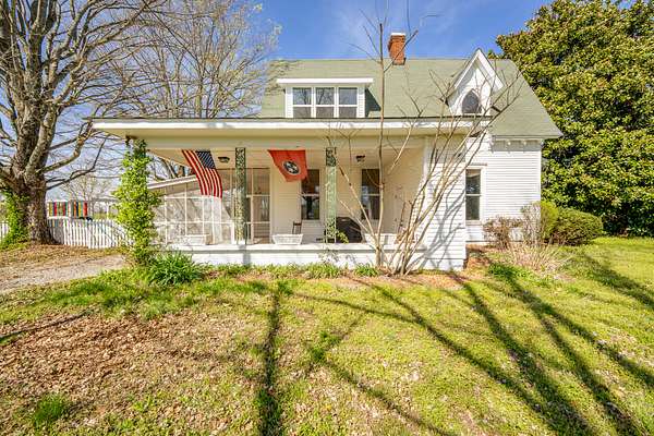 4.35 Acres of Land with Home for Sale in Paris, Tennessee