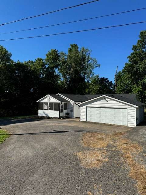 1.5 Acres of Land with Home for Sale in Clarksville, Tennessee
