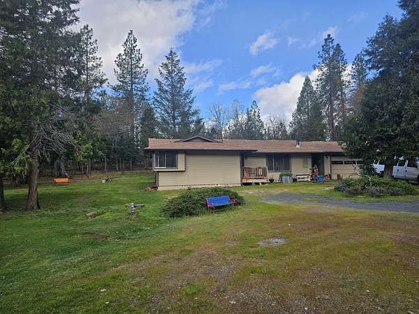 2.54 Acres of Land with Home for Sale in Grants Pass, Oregon