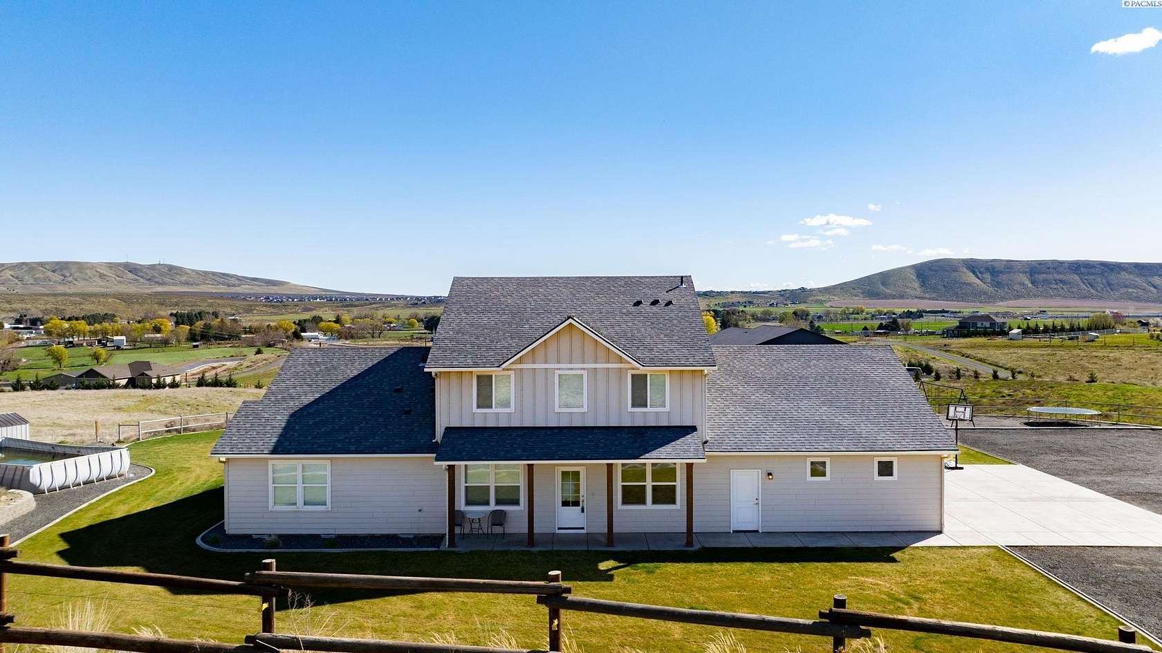 5 Acres of Land with Home for Sale in Benton City, Washington