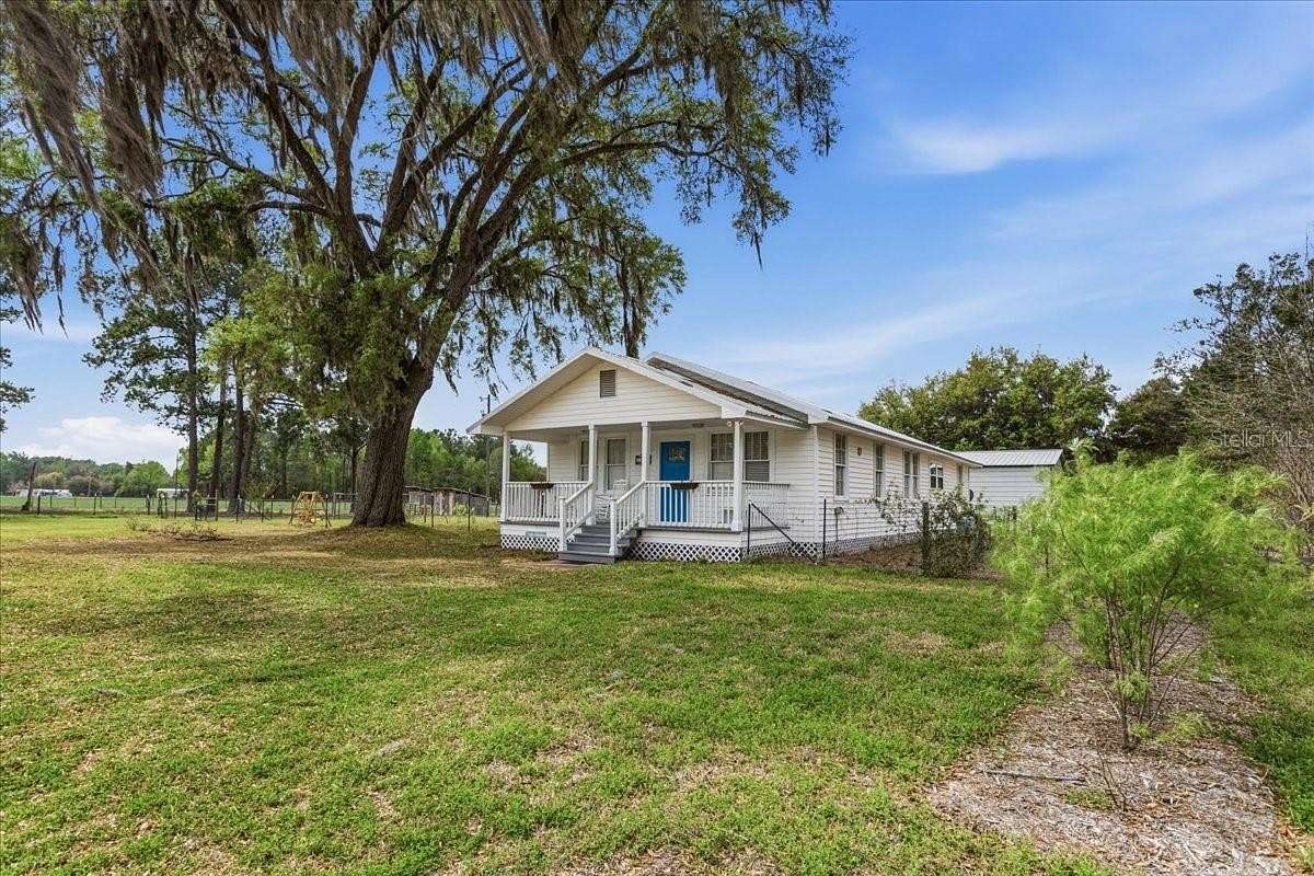 2.5 Acres of Land with Home for Sale in Brooker, Florida