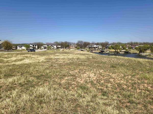 1.15 Acres of Residential Land for Sale in Kingsland, Texas