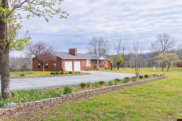 34.2 Acres of Land with Home for Sale in Yellville, Arkansas