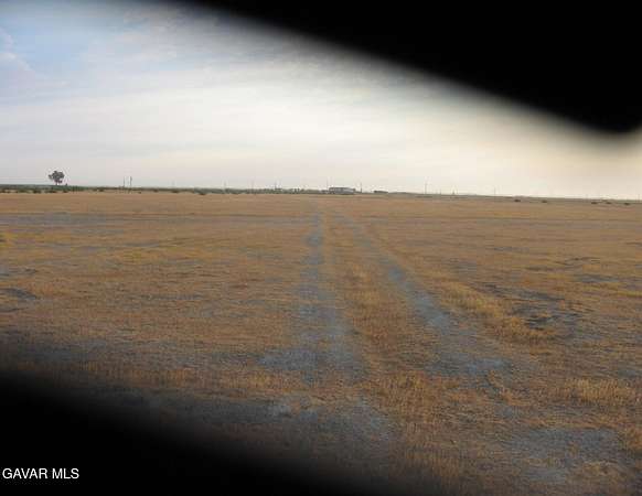 5 Acres of Residential Land for Sale in Wasco, California