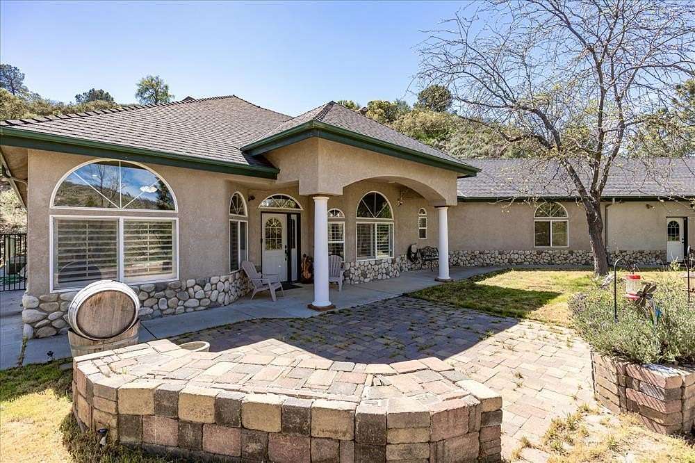 3.38 Acres of Land with Home for Sale in Tehachapi, California