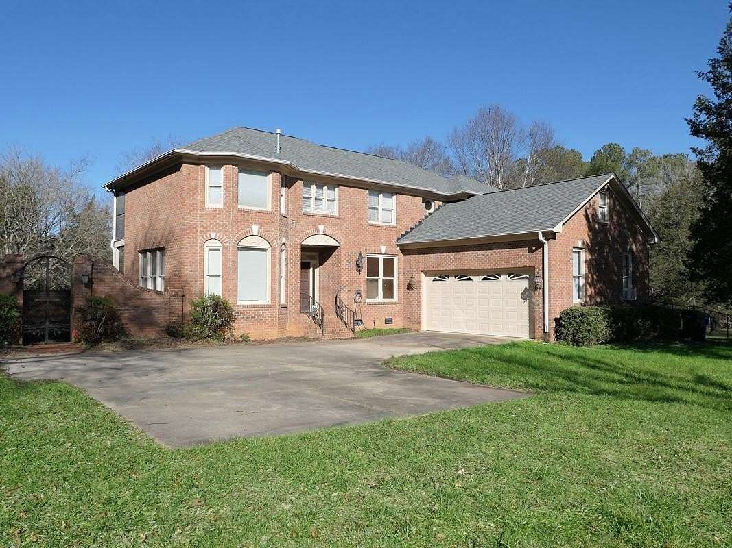 5 Acres of Land with Home for Lease in Chapel Hill, North Carolina