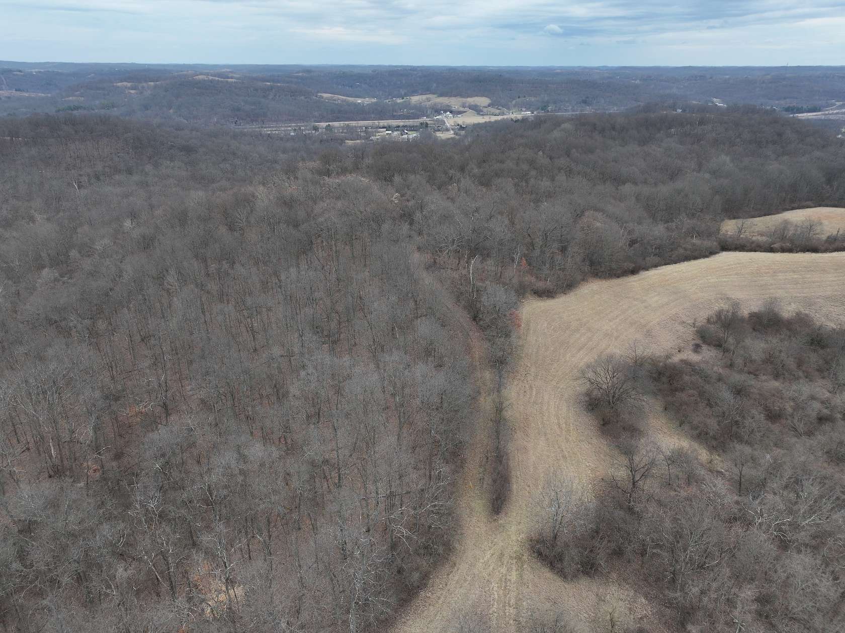 128 Acres of Land for Auction in Caldwell, Ohio