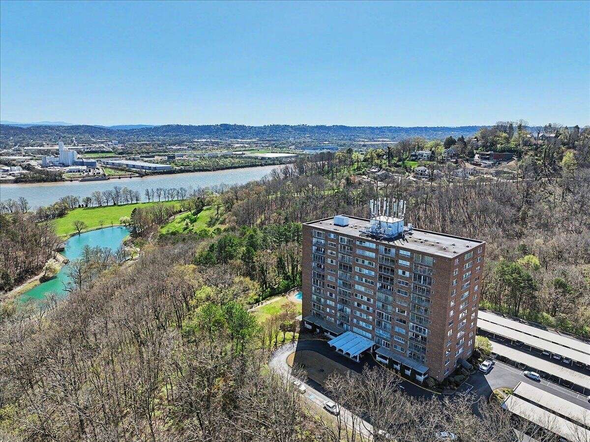 25 Acres of Land with Home for Sale in Chattanooga, Tennessee