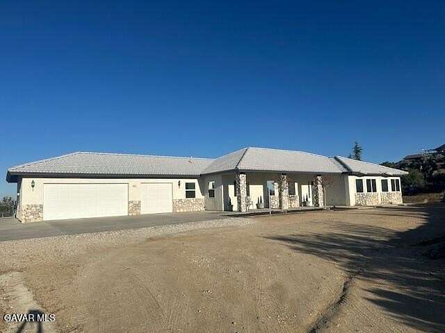 2 Acres of Land with Home for Sale in Piñon Hills, California