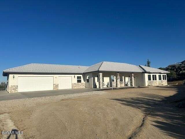 2 Acres of Land with Home for Sale in Piñon Hills, California
