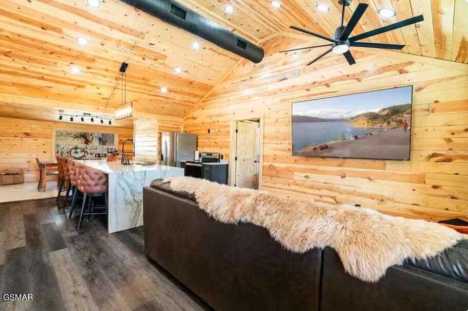 1.5 Acres of Improved Mixed-Use Land for Sale in Sevierville, Tennessee