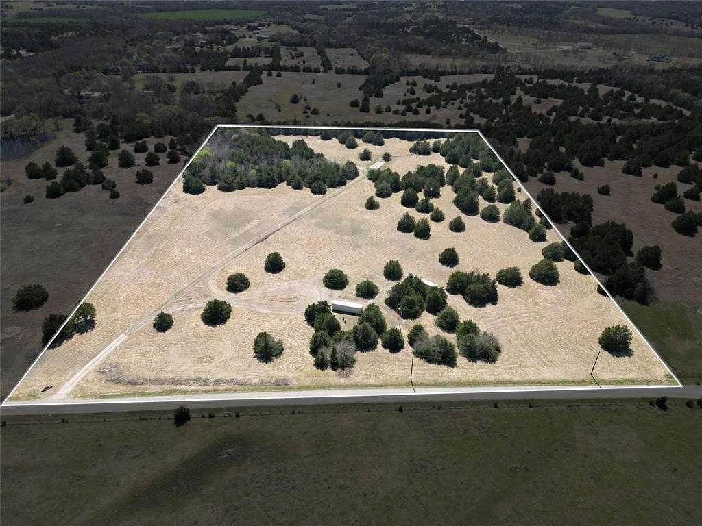 15 Acres of Recreational & Residential Land for Sale in Whitewright, Texas