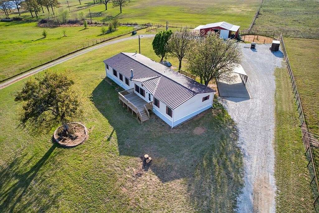 5 Acres of Land with Home for Sale in Whitesboro, Texas