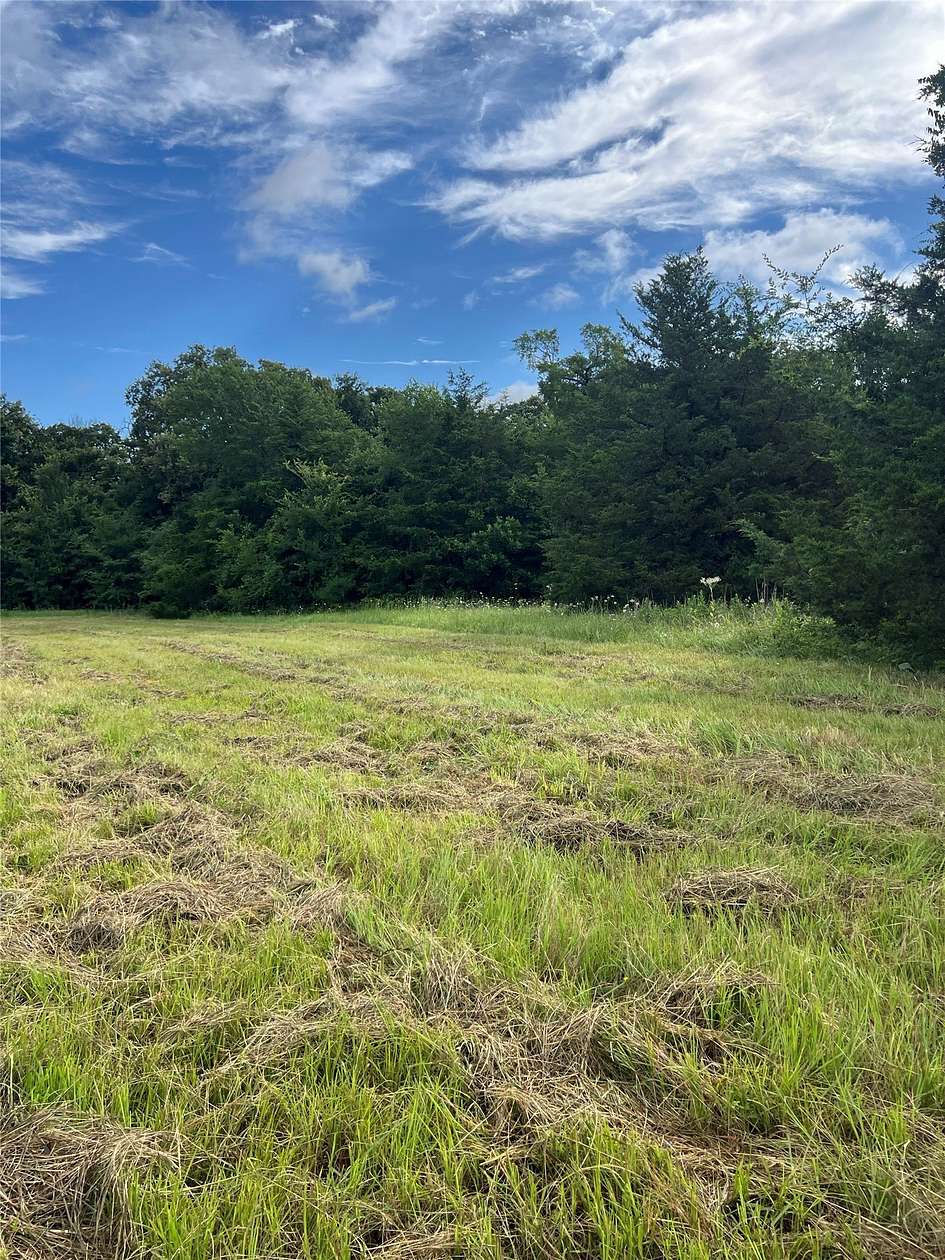10.8 Acres of Land for Sale in Sulphur Springs, Texas