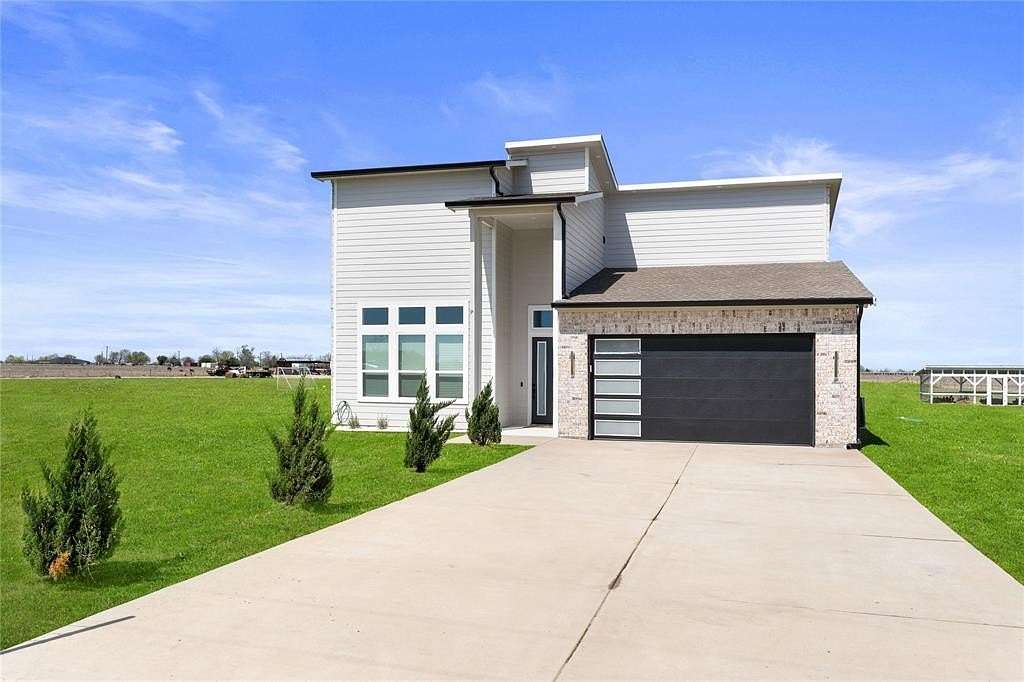 2.32 Acres of Land with Home for Sale in Quinlan, Texas