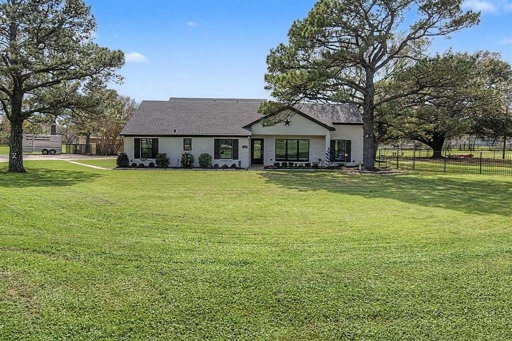 4.5 Acres of Land with Home for Sale in Southlake, Texas