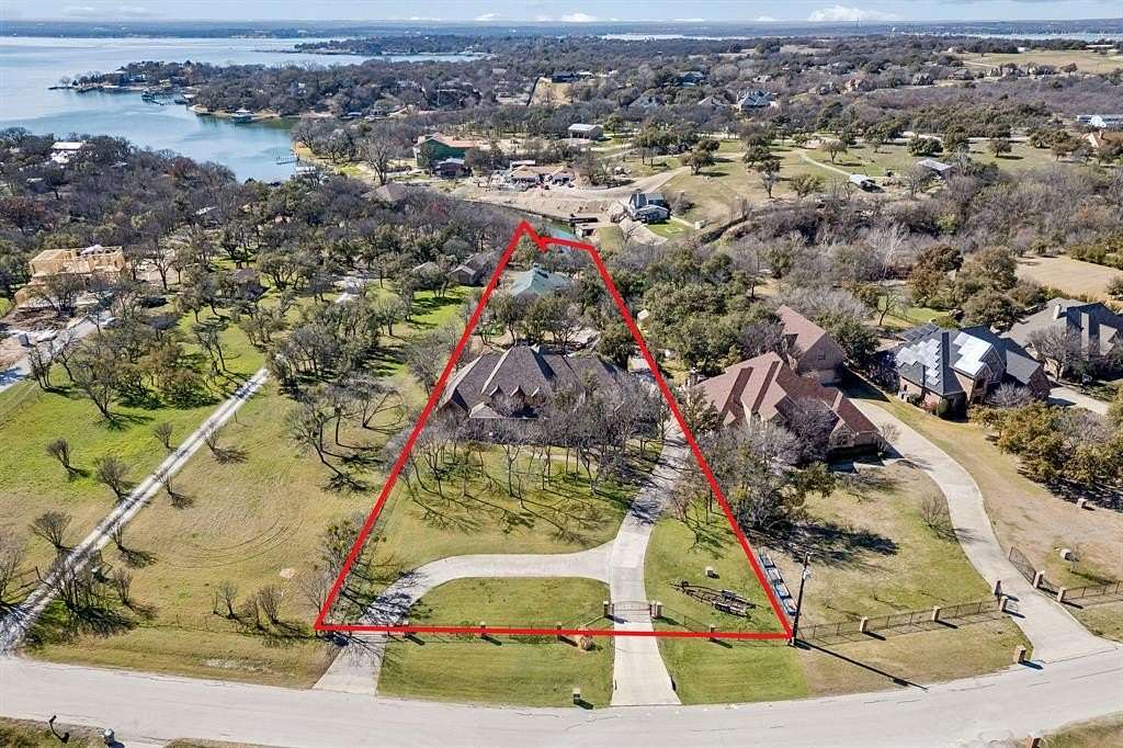 1.61 Acres of Land with Home for Sale in Fort Worth, Texas