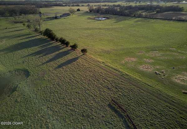 25 Acres of Land for Sale in Altamont, Kansas