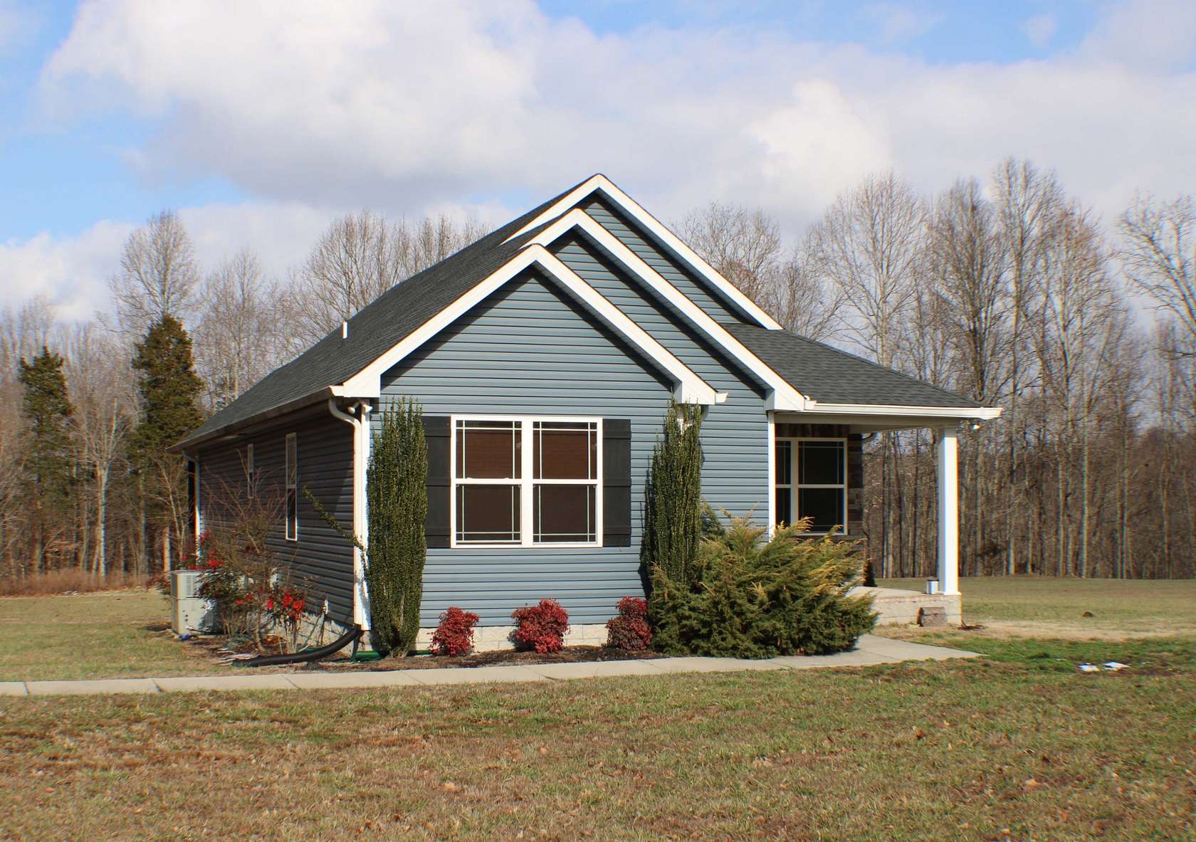 5.69 Acres of Land with Home for Sale in Lafayette, Tennessee