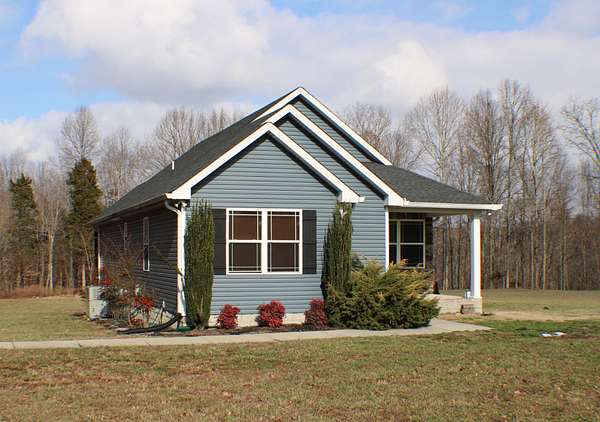 5.69 Acres of Land with Home for Sale in Lafayette, Tennessee